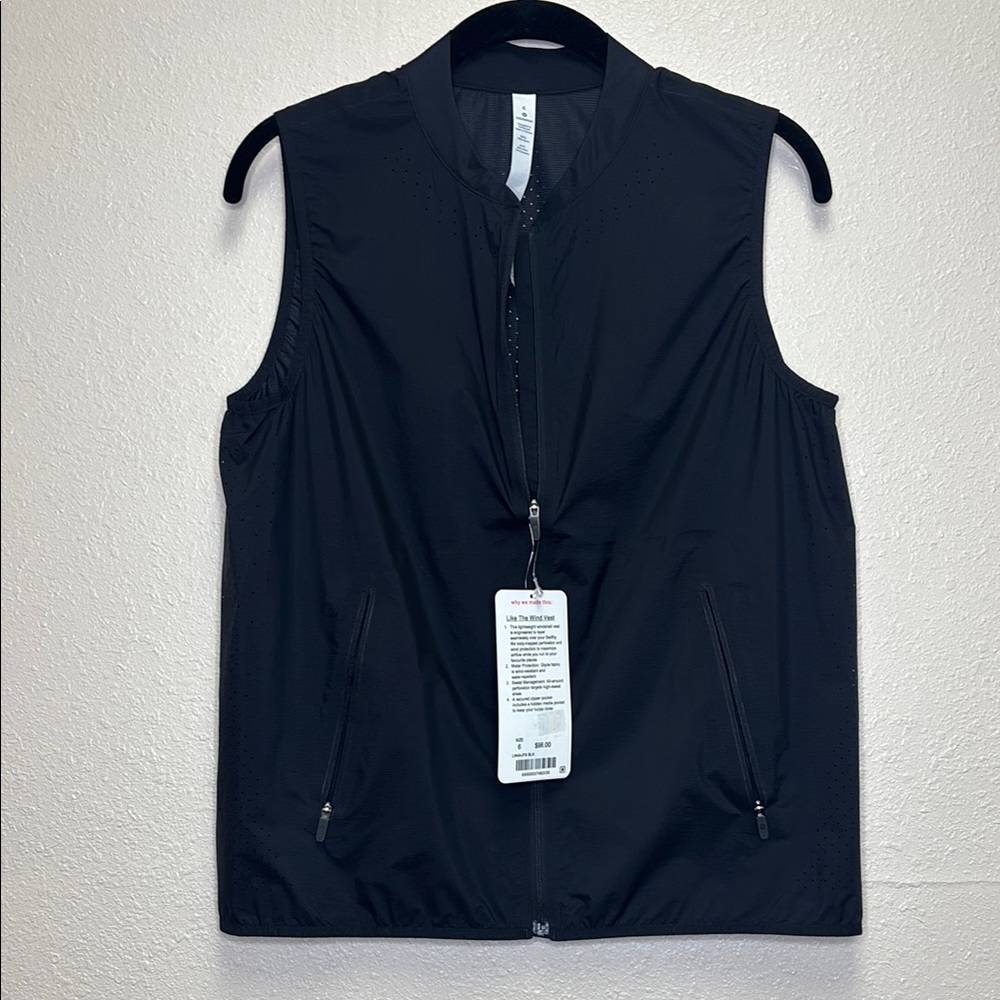 Lululemon NWT Black “like the wind” Zip Workout Vest woman’s size 6